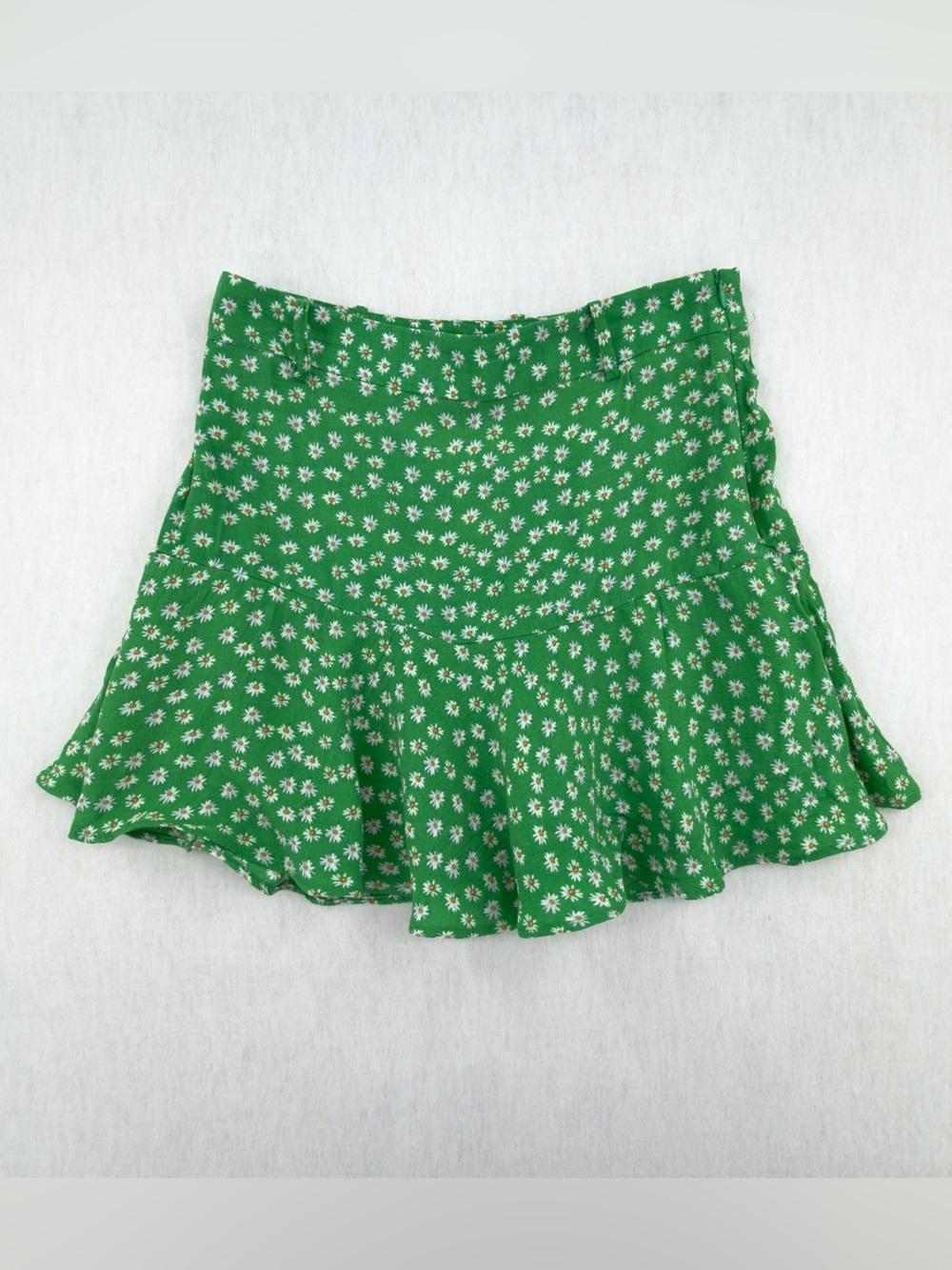 Zara Green Daisy Print Ruffle Mini Skort w/ Side Zipper